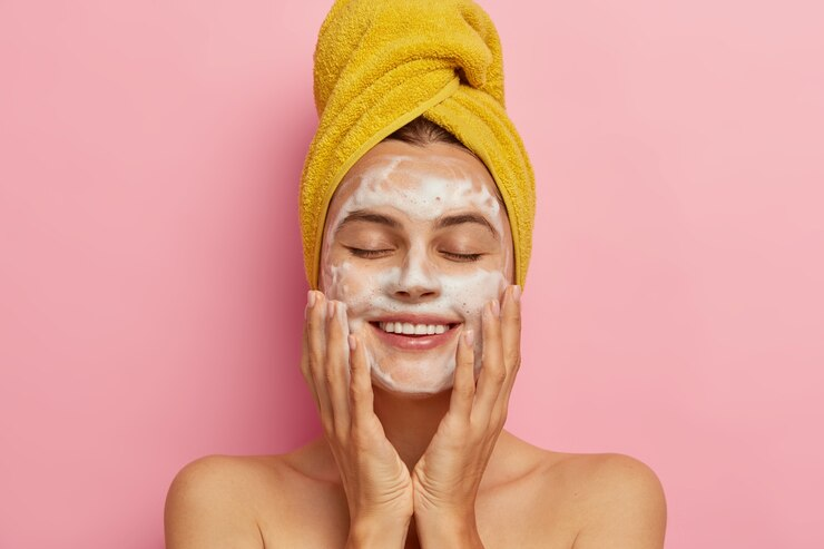 How To Use Face Cleanser: Step-By-Step Guide